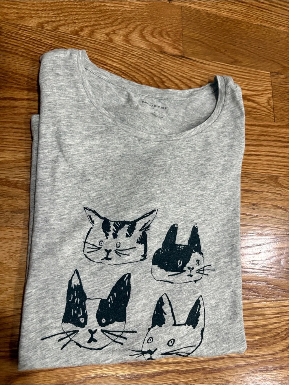 Banana Republic Grey Cat Face Graphic Tee super soft women’s Large